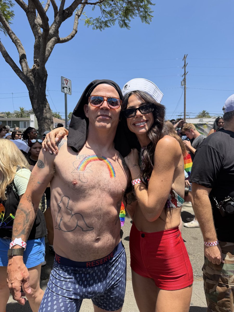 wolfiecomedy's tweet photo. Happy Pride to @jackassworld https://t.co/ufyZAII1tJ