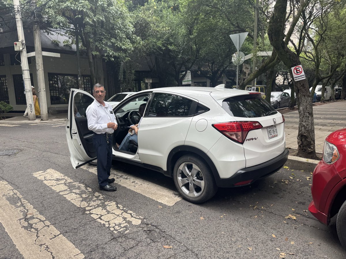 eliascattan's tweet photo. Estorbo peatonal por gente, violenta, glorieta, Popocatépetl @AlcCuauhtemocMx https://t.co/76pzFIUbck