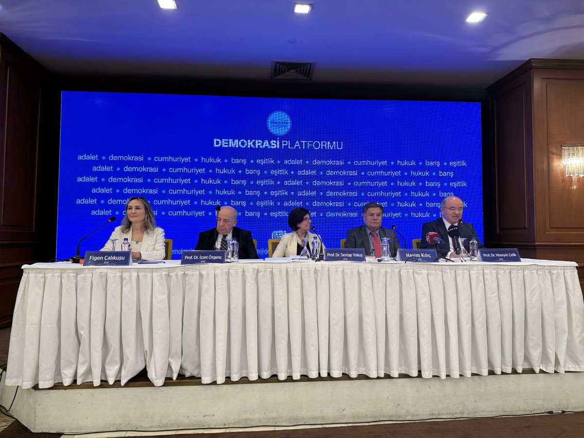 fvzdnt's tweet photo. Kültür ve Milli Eğitim Eski Bakanımız Sayın Prof. Dr. Hüseyin Çelik’in nazik davetiyle katıldığım “Adalet Hemen Şimdi!” konferansı, benim için son derece değerli ve ufuk açıcı bir buluşma oldu.

Birbirinden kıymetli panelistlerin hukuk devleti, adalet, demokrasi ve toplumsal barış üzerine yaptıkları değerlendirmeleri büyük bir ilgiyle dinledim. Farklı bakış açılarıyla zenginleşen bu anlamlı toplantı, adaletin yalnızca mahkeme salonlarının değil, aynı zamanda toplumsal huzurun, ekonomik kalkınmanın ve ortak geleceğimizin de temel taşı olduğunu bir kez daha hatırlattı.

Bilgi ve birikimlerini samimiyetle paylaşan tüm konuşmacılara, katkı sunan katılımcılara ve böylesine önemli bir platformun oluşmasına öncülük eden Sayın Prof. Dr. Hüseyin Çelik’e içten teşekkürlerimi sunuyorum.

Ülkemizin adaletin, hukukun ve demokrasinin güçlendiği; farklı düşüncelerin özgürce konuşulabildiği daha güzel yarınlara ulaşması dileğiyle...

@hc_huseyincelik @dmkplatformu