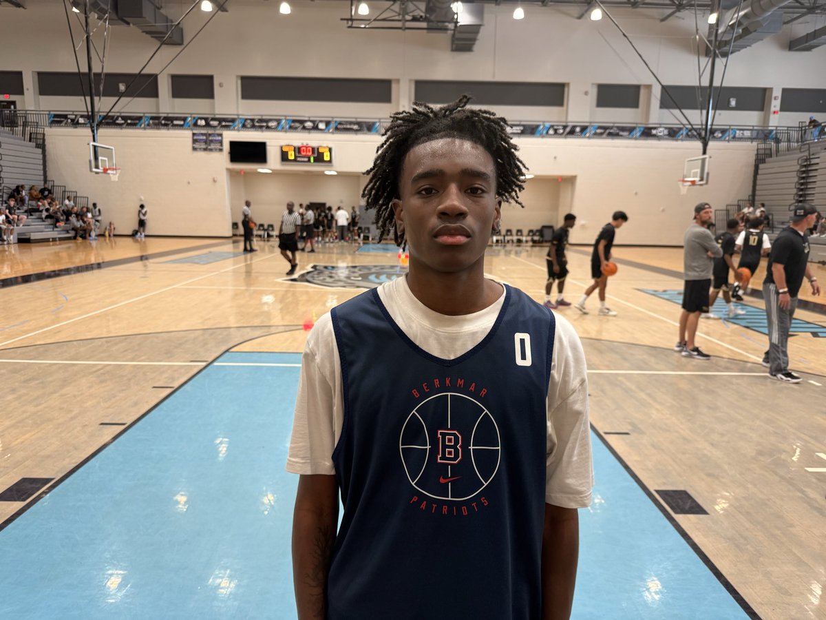 RoseySportsUSA's tweet photo. 2027 G Travis Broddie showcased his ability as a lengthy athlete throughout the course of the day. He was able to make plays on both sides of the floor consistently for his team. He lead the way at lead guard for Berkmar, causing havoc and creating for others. https://t.co/KVJFolG0IM