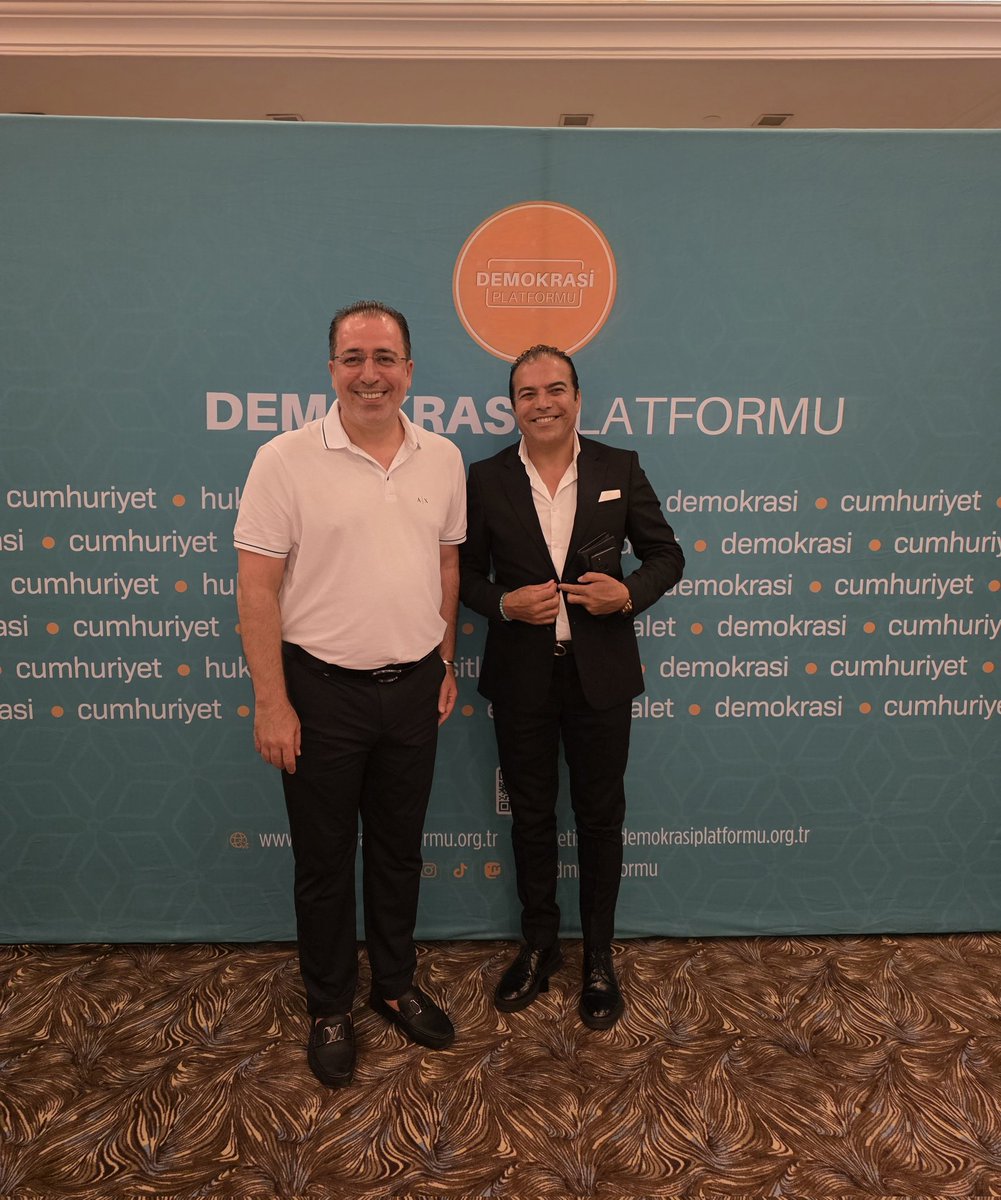 fvzdnt's tweet photo. Kültür ve Milli Eğitim Eski Bakanımız Sayın Prof. Dr. Hüseyin Çelik’in nazik davetiyle katıldığım “Adalet Hemen Şimdi!” konferansı, benim için son derece değerli ve ufuk açıcı bir buluşma oldu.

Birbirinden kıymetli panelistlerin hukuk devleti, adalet, demokrasi ve toplumsal barış üzerine yaptıkları değerlendirmeleri büyük bir ilgiyle dinledim. Farklı bakış açılarıyla zenginleşen bu anlamlı toplantı, adaletin yalnızca mahkeme salonlarının değil, aynı zamanda toplumsal huzurun, ekonomik kalkınmanın ve ortak geleceğimizin de temel taşı olduğunu bir kez daha hatırlattı.

Bilgi ve birikimlerini samimiyetle paylaşan tüm konuşmacılara, katkı sunan katılımcılara ve böylesine önemli bir platformun oluşmasına öncülük eden Sayın Prof. Dr. Hüseyin Çelik’e içten teşekkürlerimi sunuyorum.

Ülkemizin adaletin, hukukun ve demokrasinin güçlendiği; farklı düşüncelerin özgürce konuşulabildiği daha güzel yarınlara ulaşması dileğiyle...

@hc_huseyincelik @dmkplatformu