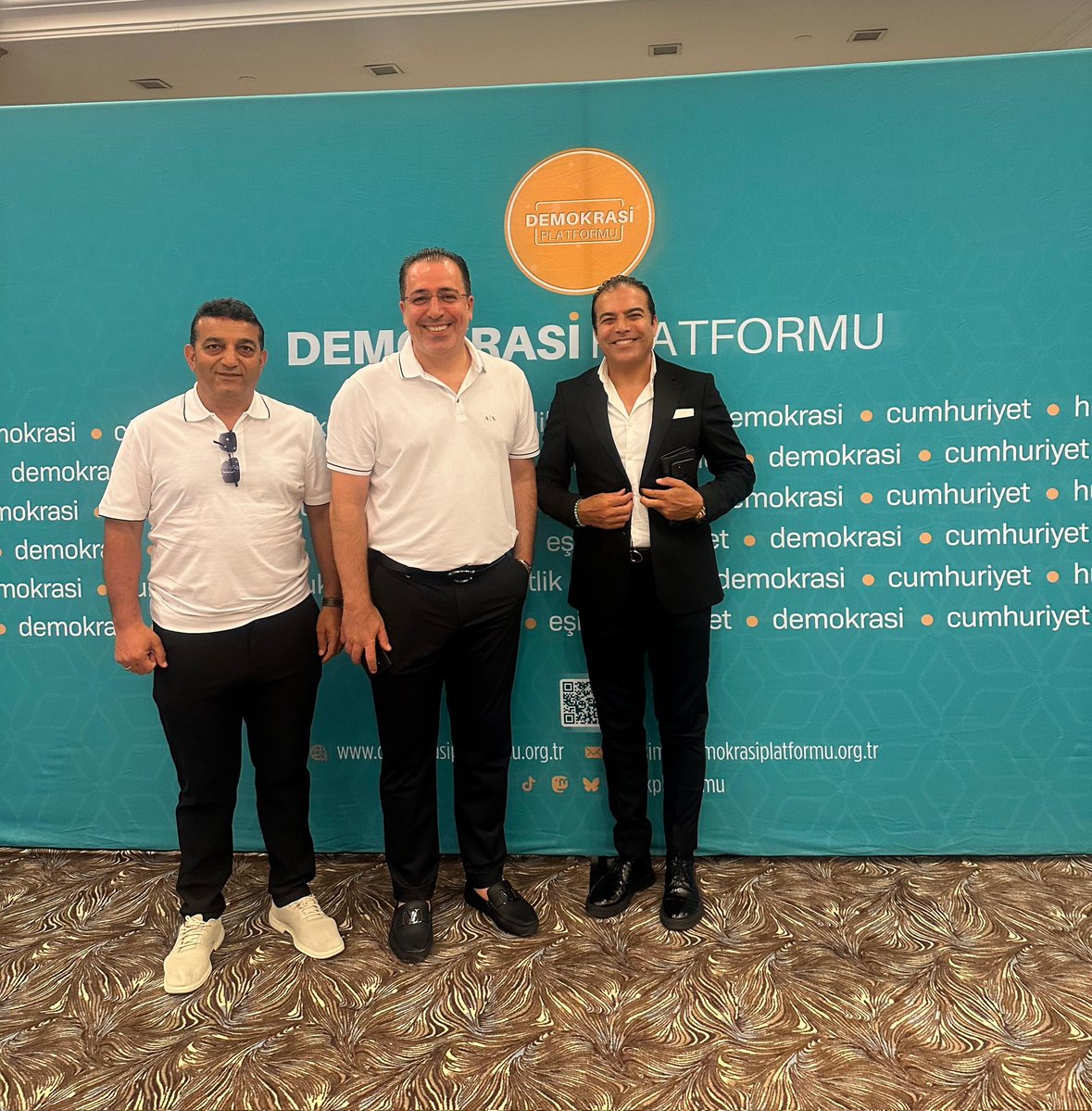 fvzdnt's tweet photo. Kültür ve Milli Eğitim Eski Bakanımız Sayın Prof. Dr. Hüseyin Çelik’in nazik davetiyle katıldığım “Adalet Hemen Şimdi!” konferansı, benim için son derece değerli ve ufuk açıcı bir buluşma oldu.

Birbirinden kıymetli panelistlerin hukuk devleti, adalet, demokrasi ve toplumsal barış üzerine yaptıkları değerlendirmeleri büyük bir ilgiyle dinledim. Farklı bakış açılarıyla zenginleşen bu anlamlı toplantı, adaletin yalnızca mahkeme salonlarının değil, aynı zamanda toplumsal huzurun, ekonomik kalkınmanın ve ortak geleceğimizin de temel taşı olduğunu bir kez daha hatırlattı.

Bilgi ve birikimlerini samimiyetle paylaşan tüm konuşmacılara, katkı sunan katılımcılara ve böylesine önemli bir platformun oluşmasına öncülük eden Sayın Prof. Dr. Hüseyin Çelik’e içten teşekkürlerimi sunuyorum.

Ülkemizin adaletin, hukukun ve demokrasinin güçlendiği; farklı düşüncelerin özgürce konuşulabildiği daha güzel yarınlara ulaşması dileğiyle...

@hc_huseyincelik @dmkplatformu