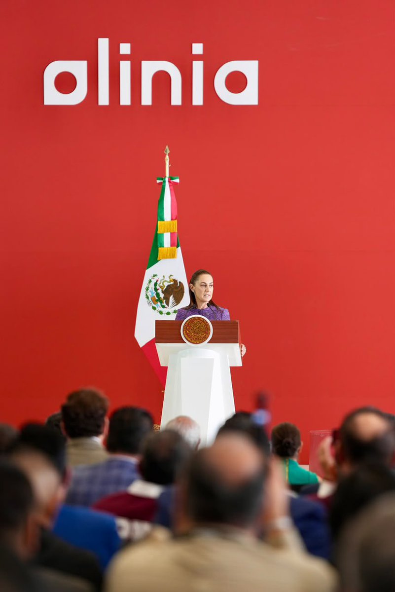 Rocha4T's tweet photo. Y sí fachos

Ninguno de esos NEOLIBERALES “estudiados en Harvard” pendieron lograr un auto eléctrico 

Tuvo que llegar la 4T

Tuvo que llegar la primera PresidentA

Tuvieron que llegar los talentos y jóvenes en el olvido 

Tuvo que llegar @Claudiashein 

Hoy #Olonia es realidad https://t.co/XUnV8i06oJ