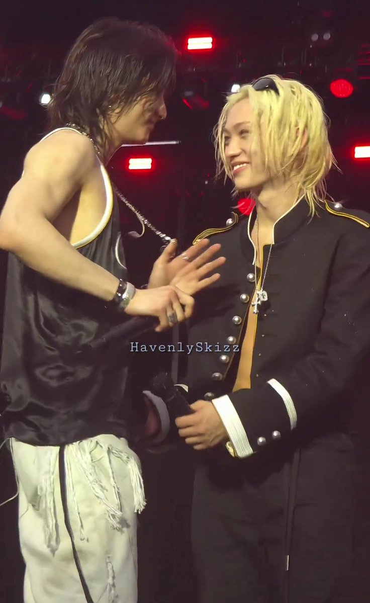 felixsunshine98's tweet photo. they're dating sorry i don't make the rules https://t.co/xvX20BwghQ