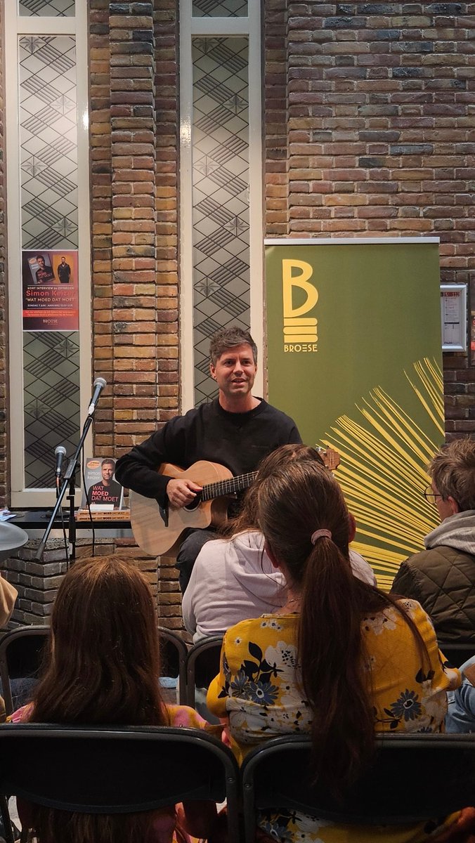 SylsLife's tweet photo. @BleekerNathalie Ja, dat was het...hij las ook wat stukjes voor en zong 3 bijpassende liedjes https://t.co/MSXZBQEYrE
