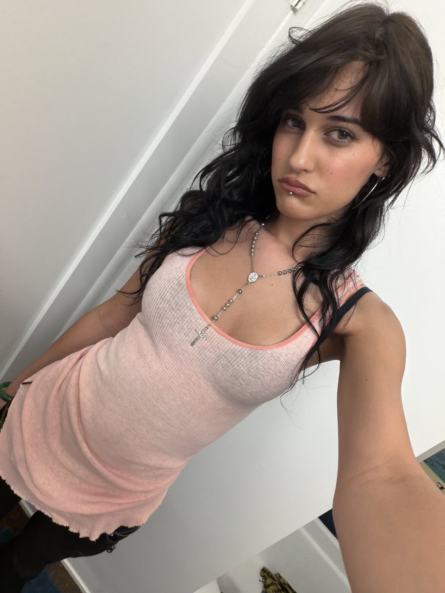 deuin23's tweet photo. new color in my wardrobe https://t.co/pliGd03NzS