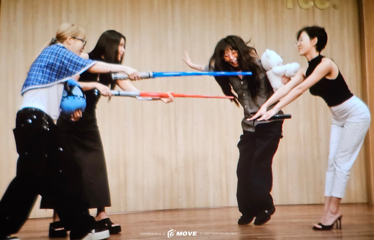 SolarInArabic1's tweet photo. 260607 || صور 📸
مامامو من حدث توقيع المعجبين اليوم.
~@RBW_MAMAMOO https://t.co/a5ND1QkrLp