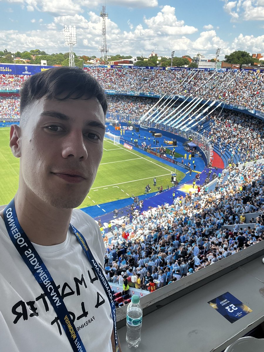 PepiLadanaj's tweet photo. Feliz día para todos 🎙️🙌

Vamos siempre por más. https://t.co/wbH3QXL80f