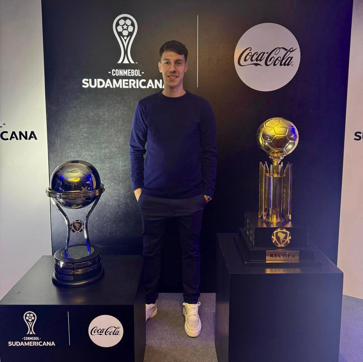 PepiLadanaj's tweet photo. Feliz día para todos 🎙️🙌

Vamos siempre por más. https://t.co/wbH3QXL80f