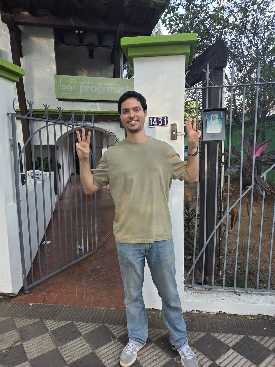 maurimaluff's tweet photo. Lista 3 Opción 3!!! Este 4 de octubre ya saben! Mauri Maluff, tu concejal! https://t.co/A1K4BmNmyJ