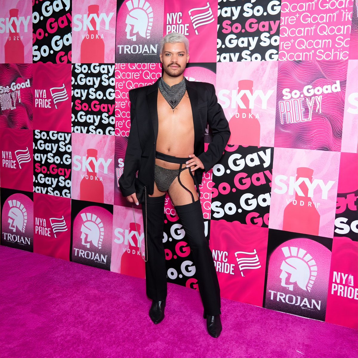 6ft4inBottom's tweet photo. The annual @SoDotGay PRIDE party 🌈

#gay #Pride #me #fashion #NYC https://t.co/N18eSojJB0