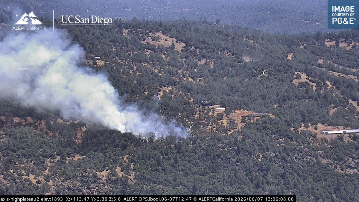 DanielFireTruck's tweet photo. #GroundFire The Fire is 2-3 acres, Moderate Rate of Spread, getting Into heavy brush, with a Structure Threatened, Requesting Two Additional Hand Crews. https://t.co/DgUoOkL7Y4