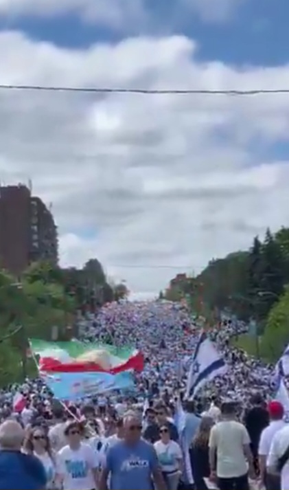 justspaceonline's tweet photo. @JesseBrown BROWN: "Its never been more frightening for Jews to get together in public than right now. But today in Toronto is the year's biggest public event for Jewish families.
They're showing up despite the malicious people who come to menace children"😑

#hogtown
https://t.co/5xPkys22y2 https://t.co/MEG94QDLBv