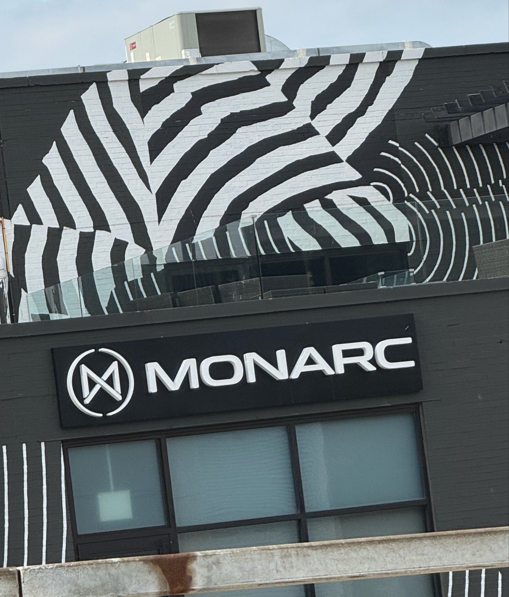 IcePhoenix_98's tweet photo. Went to Chicago on my birthday, (6/5) Did y’all hear? MONARCH coming to Chicago @Monsterverse https://t.co/6XAxtdOObf
