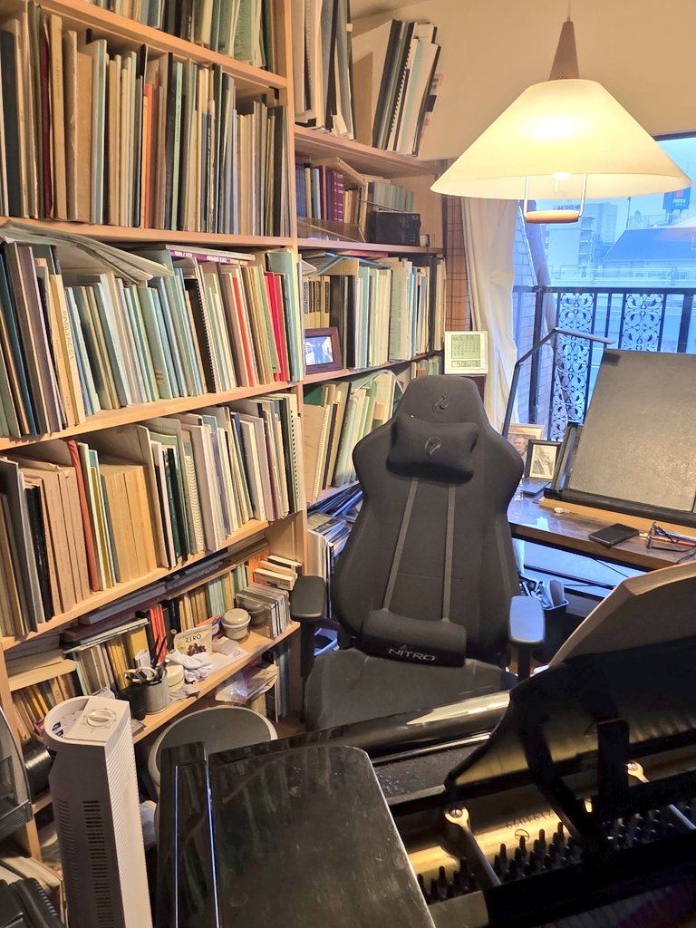 sacchiy0608's tweet photo. ６月８日で６４歳になりました。やるか❗やらないか？やらなきゃ負ける‼️と気合いと明るさでこれまで何とかやってきました。残りの人生は私利私欲を捨て、指揮者になれた恩返しを心がけ、音楽家・人として感謝の気持ちを大切に更なる進化を目指し精進してまいります。どうぞよろしくお願いいたします。 https://t.co/NjpYcRGw5u