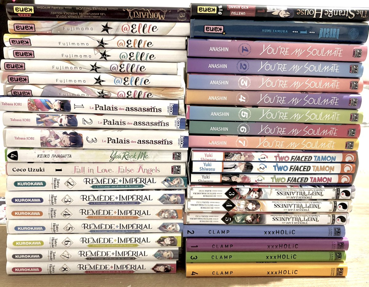 Vitaricot's tweet photo. i have been feeling very normal about mangas recently...📚😀 https://t.co/HuwN90TD0l