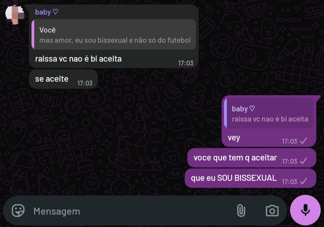 stxrlling's tweet photo. minha namorada quando não aceita que eu sou bissexual https://t.co/r5dZcyp2Ov