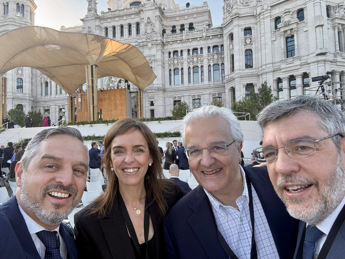 carmenfunezdg's tweet photo. Comparto con vosotros algunas fotografías y vídeos de esta mañana en la Misa donde el Papa nos ha dicho:

“La gracia eucarística nos transforma, pero también nos convierte en protagonistas de la transformación de la historia y en signo de esperanza para quienes encontramos.” https://t.co/0fXJjYVT2D