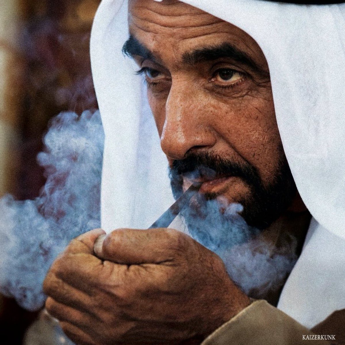 a1md99's tweet photo. محشـوم عـن قـول الـردى والسرابيــت
ياللـي فعــولك فـي المجــــرة صداهــا

أبيض بياض الثلج في السمـت والصيـت
ولا ينقــدك غيــر الـرخــــوم البلاهـــــا 

يالله عســى قبــرك خزامـــى المنابيــت 
وقبـــور عدوانــك سعيــــر تحماهــــــا

#الا_زايد https://t.co/IiW8grl5Ey