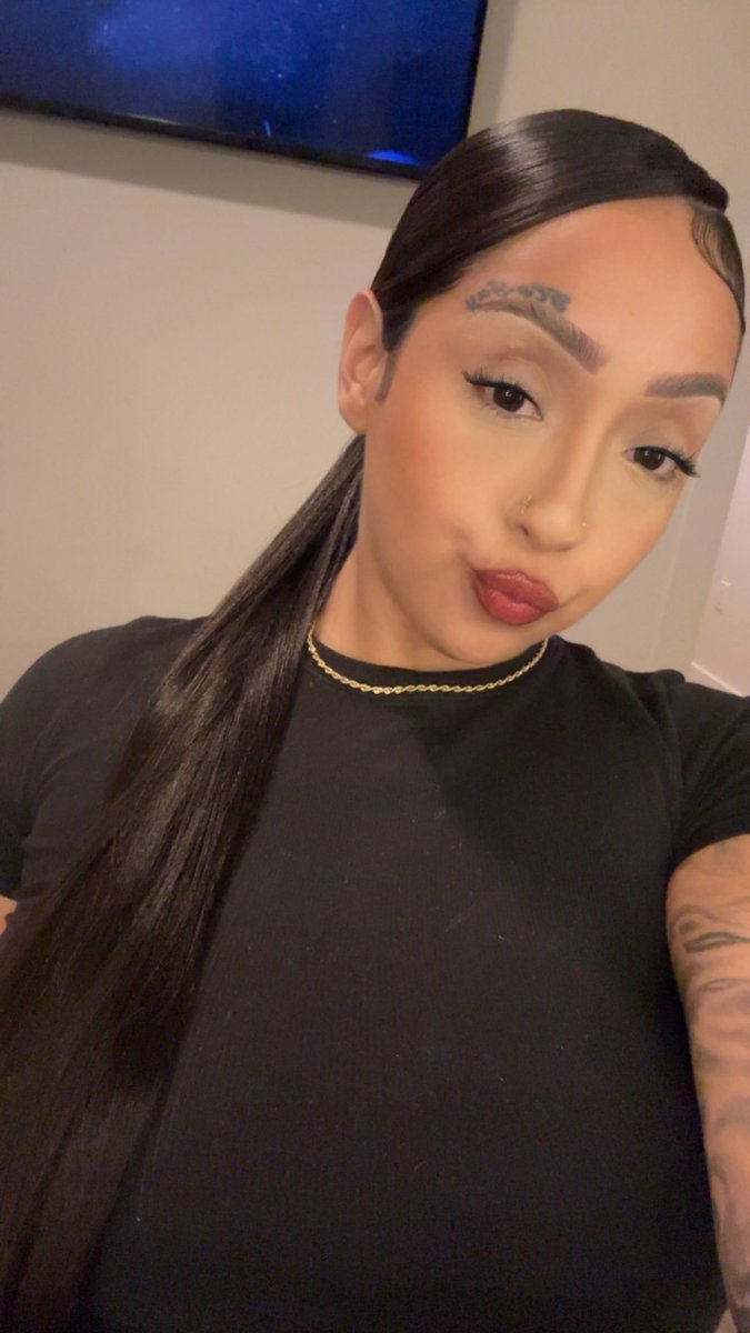 BridgetAlimony's tweet photo. Ride dat dick on my feet ✨ https://t.co/hCZgIRxfi7