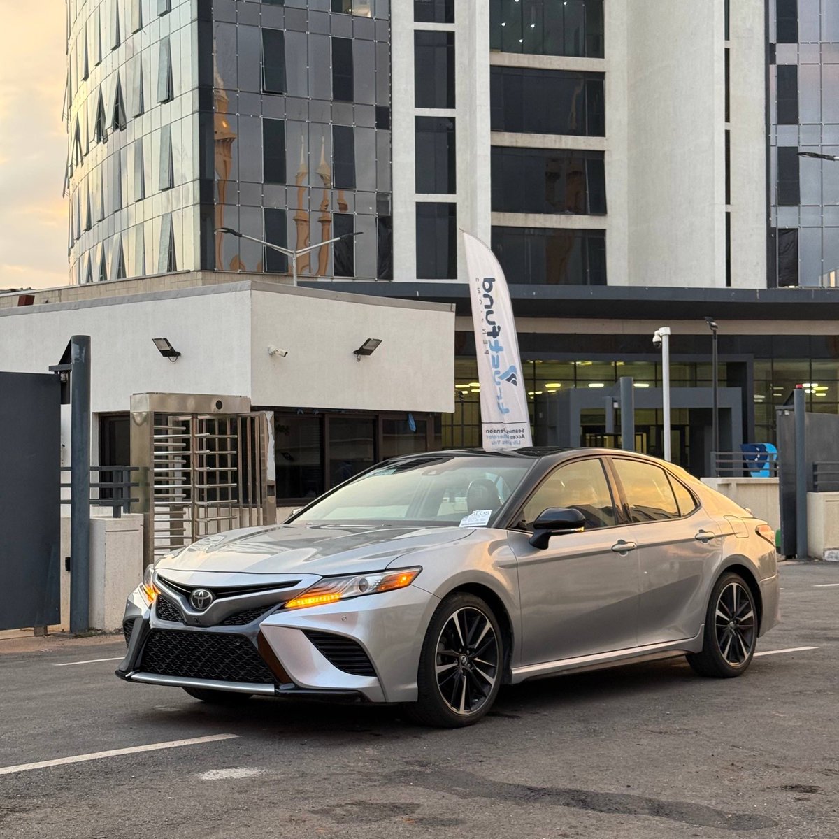 Automall_ng's tweet photo. Foreign used Toyota Camry XSE 
2018 model 
Fullest option
V6
Duty: paid 
Price:30m
Location: Abuja 
@abujastreets @__yellows @Carsnationn 
Retweet pls🙏 https://t.co/hSaey5dh6x