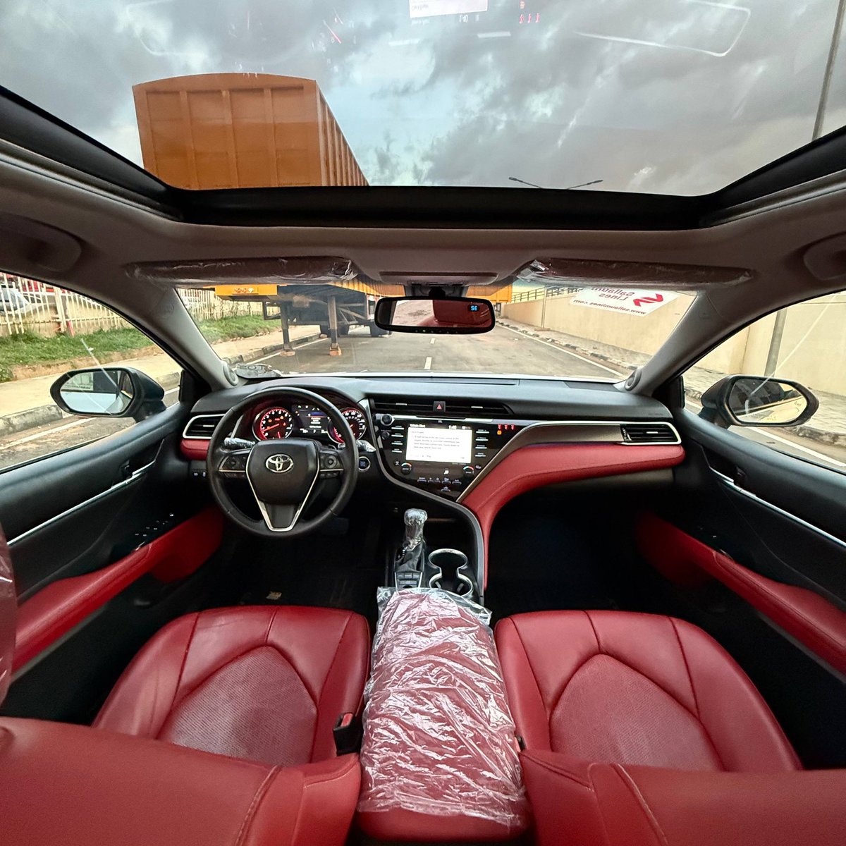 Automall_ng's tweet photo. Foreign used Toyota Camry XSE 
2018 model 
Fullest option
V6
Duty: paid 
Price:30m
Location: Abuja 
@abujastreets @__yellows @Carsnationn 
Retweet pls🙏 https://t.co/hSaey5dh6x