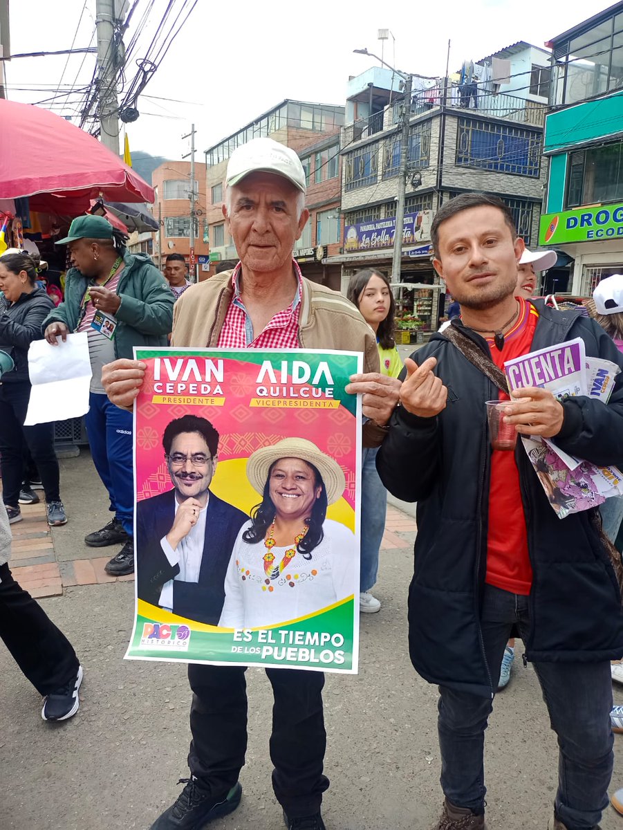 HenryGomezRed's tweet photo. @andrescamachom_  se la juega por la vida. Estuvimos acompañando la jornada de campaña en Usme, Alfonso López. Vamos a ganar en segunda vuelta.  #MeLaJuegoPorLaVida https://t.co/fVwEBmzUtQ