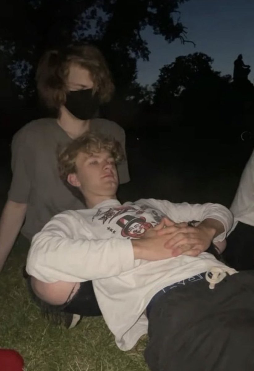 Sunsetparad's tweet photo. No one talks about Tomboo and how they were def dating at some point https://t.co/luhgo4ADXW