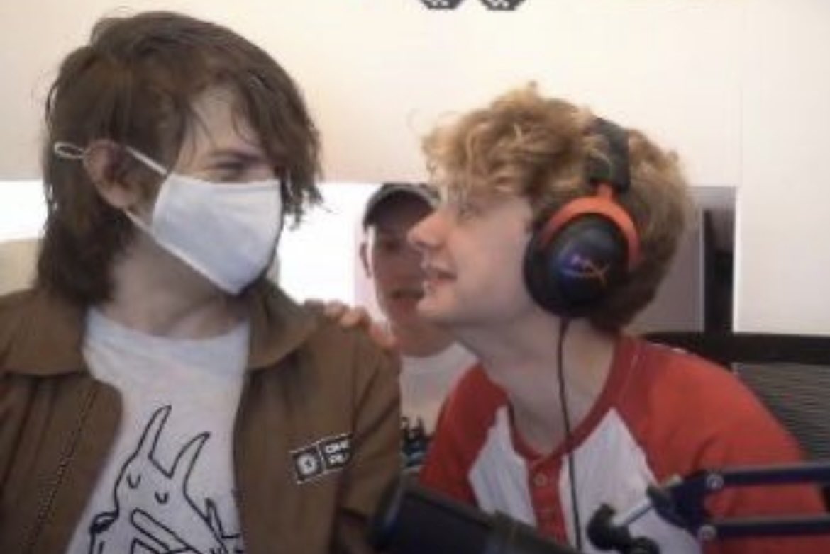 Sunsetparad's tweet photo. No one talks about Tomboo and how they were def dating at some point https://t.co/luhgo4ADXW