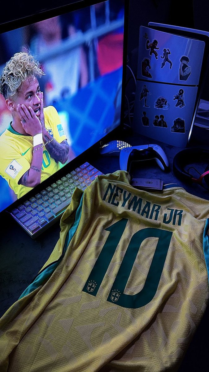 1927_Store's tweet photo. تيشيرت منتخب البرازيل بـ ٦٩ ريال بس 💛! https://t.co/zgzF2xD9R9