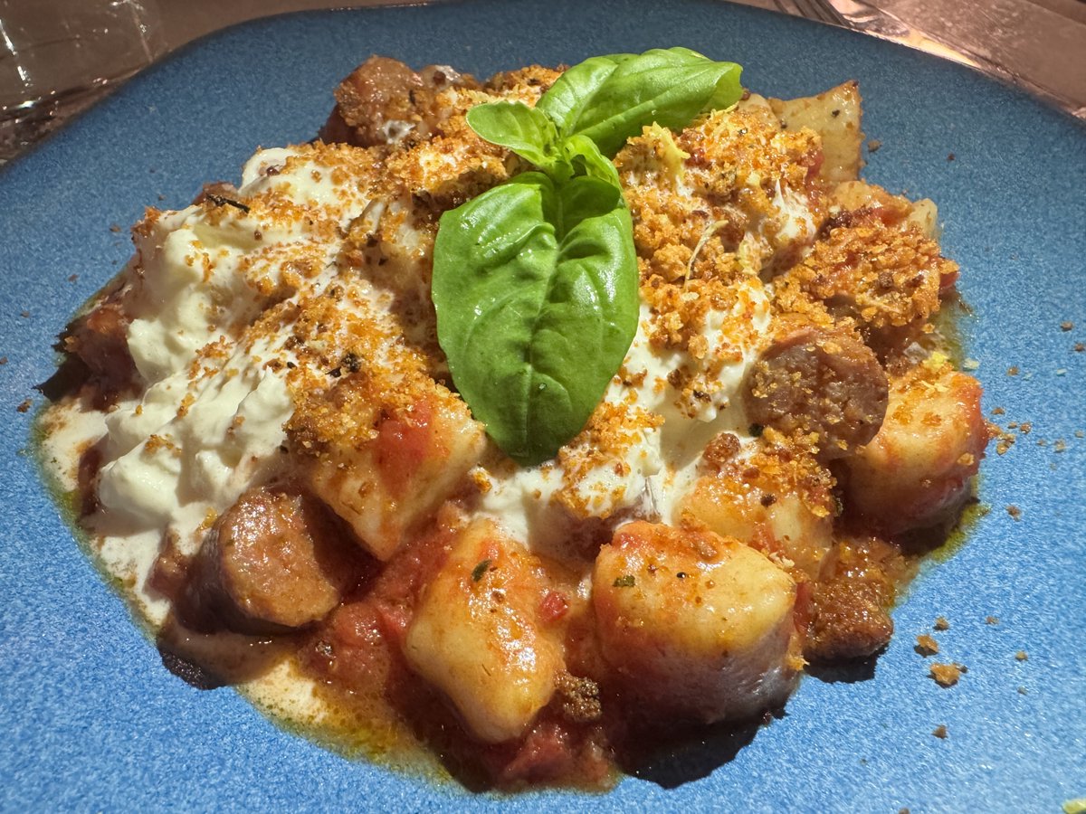 FincaIsis's tweet photo. 𝑺𝒐𝒎𝒐𝒔 𝑨𝒎𝒂𝒏𝒐: " 𝑨𝒓𝒕𝒆𝒔𝒂𝒏𝒐𝒔 𝒅𝒆 𝑺𝒂𝒃𝒐𝒓𝒆𝒔"
Un Lugar en la Gastronomía donde Nuestros Productos están en Buenas Manos
El 29 u  Otro día no se pierdan los " Gnocchi con Stracciatella y Chistorra"
Gracias #VicenteRodriguez #Amano x Invitarnos
#fincaisis https://t.co/vz5j61JcfE