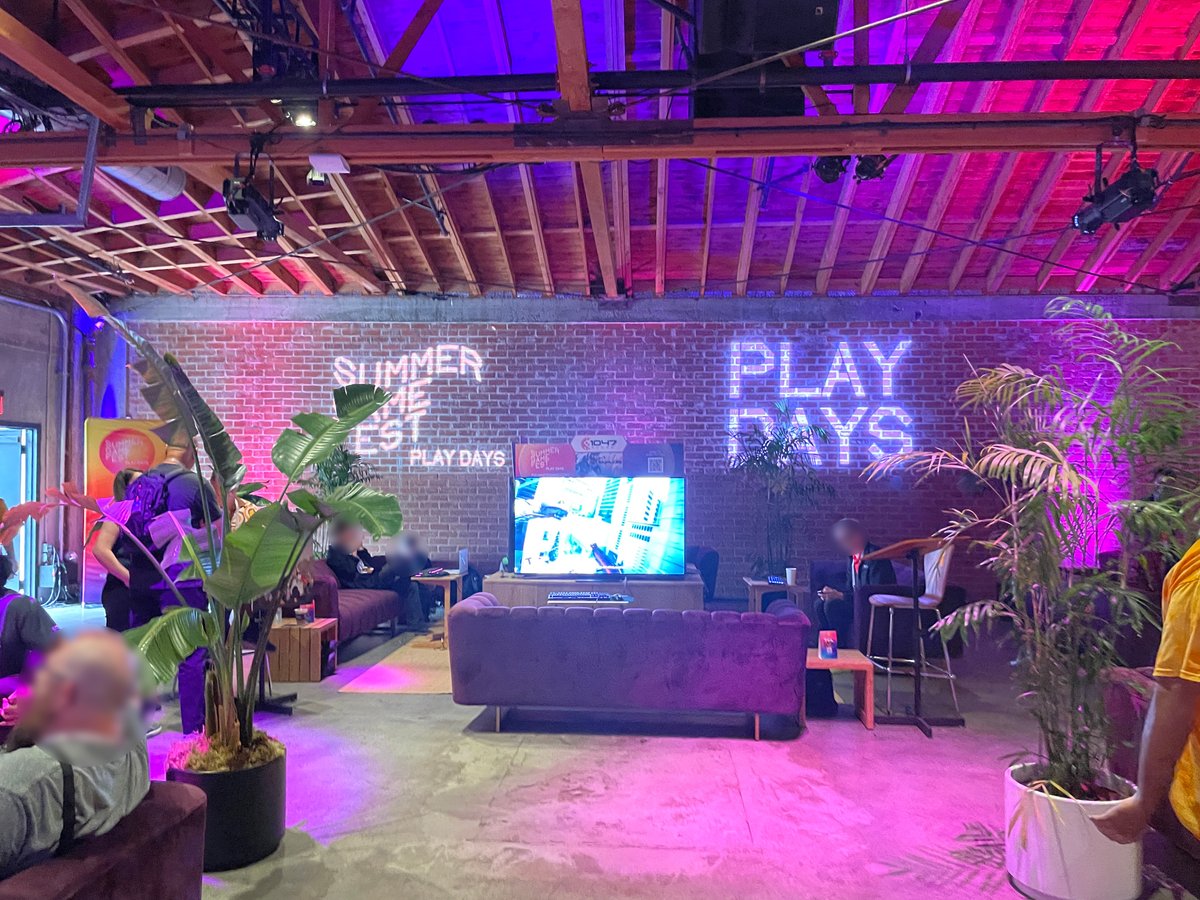 denfaminicogame's tweet photo. 電ファミ編集部はアメリカ・ロサンゼルスで開催されている「Summer Game Fest Play Days」に取材に来ています。

SGFで発表された最新ゲームをいち早く遊べるイベントです。記事をお楽しみに！

#SummerGameFest #PlayDays https://t.co/BIb7GLs7b2