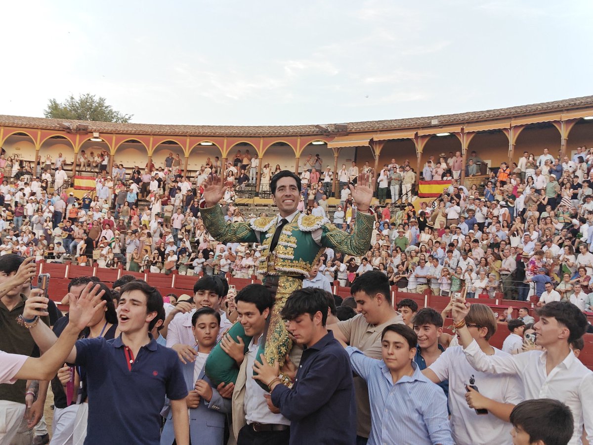 portaltaurino's tweet photo. Toledo hoy Corrida del Corpus con Toros de @GZalduendo para Morante de la Puebla silencio y ovación, @JMManzanares ovación  y silencio tras dos avisos, y @alvaro_lorenzog dos orejas y ovación, foto @marclavie https://t.co/3Wd4iLpqnf