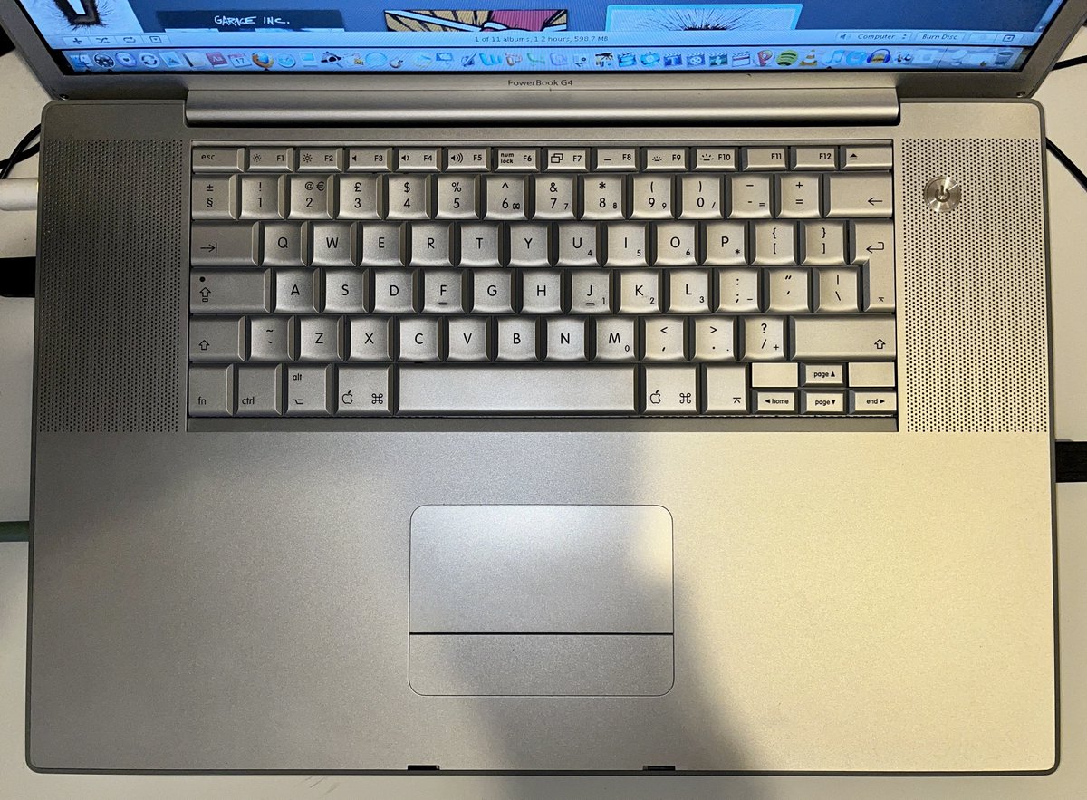 SamGate360's tweet photo. 2004 17" #PowerBookG4 on #MacOS #Tiger. Peak #Apple.
#powerbook #macbook #macbookpro #macbookair #macOS #OSX #2000s #tech #retro #vintage #retrocollector #computer #retrocomputer #vintagecomputer #mid2000s #developer #stevejobs #timcook #timapple #metallica #music #applemusic https://t.co/mr7MRRv98H