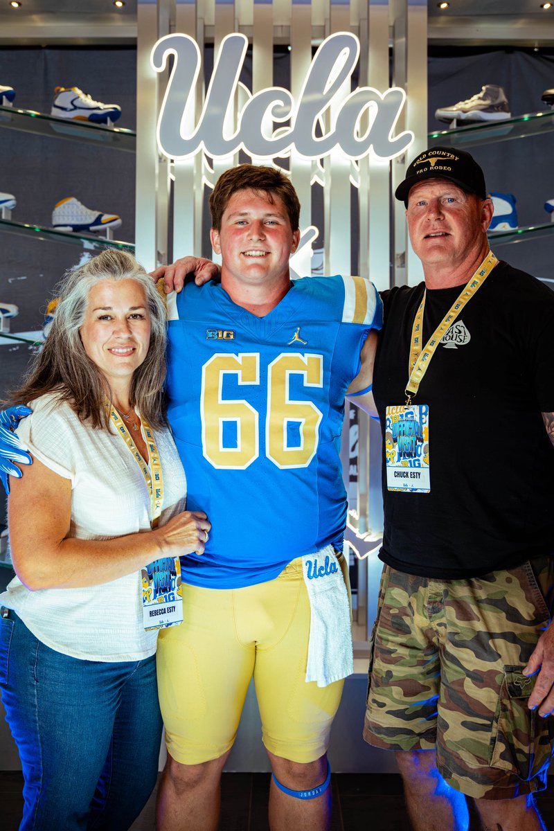 GageEsty's tweet photo. Thank you so much to ucla and there staff for having me out there for the OV!! I had a great time go bruins!!! 4’s up!! @TreyLane_ @Coac_Smith61 @CoachBobChesney @Coach_DKennedy https://t.co/TdNKbMDoTq