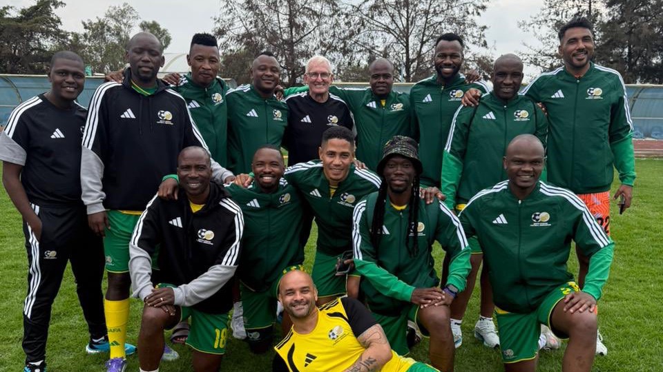 iDiskiTimes's tweet photo. 𝗠𝗘𝗫𝗜𝗖𝗢 𝗟𝗘𝗚𝗘𝗡𝗗𝗦 𝗛𝗔𝗠𝗠𝗘𝗥 𝗦𝗔 𝗟𝗘𝗚𝗘𝗡𝗗𝗦 

Mexico's Legends beat Bafana Bafana's Legends 5-2 in a replay of the 2010 World Cup opener on Sunday evening. Yeye Lesholonyane and Siphiwe Tshabalala scored for SA's Legends.

The exhibition match was organised to promote the opening match of the 2026 FIFA World Cup where Bafana will face co-hosts Mexico in Estadio Azteca.