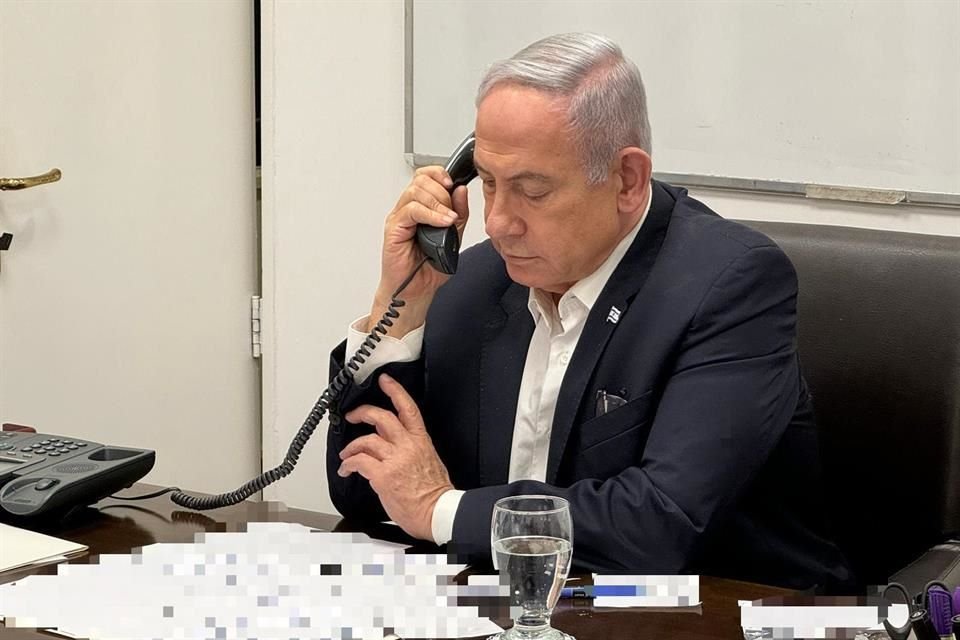 MarioNawfal's tweet photo. 🚨BREAKING:

🇺🇸🇮🇱🇮🇷 Trump tells Axios:

"I am going to call Netanyahu right now and tell him not to strike back.

I will tell Netanyahu to not attack Iran."

Writer: Samuel https://t.co/SlmsKbeOVg