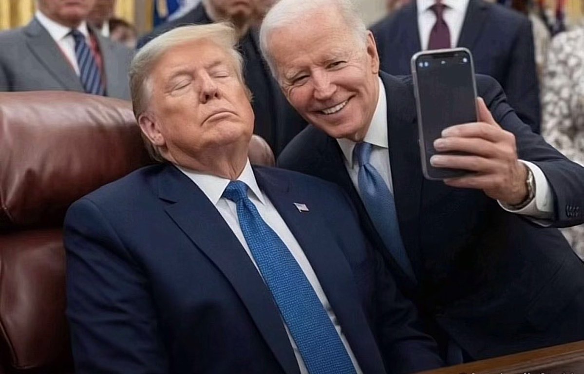 addddumb's tweet photo. @BulwarkOnline Trump sleeping threw his presidency https://t.co/SO6e72rJSh