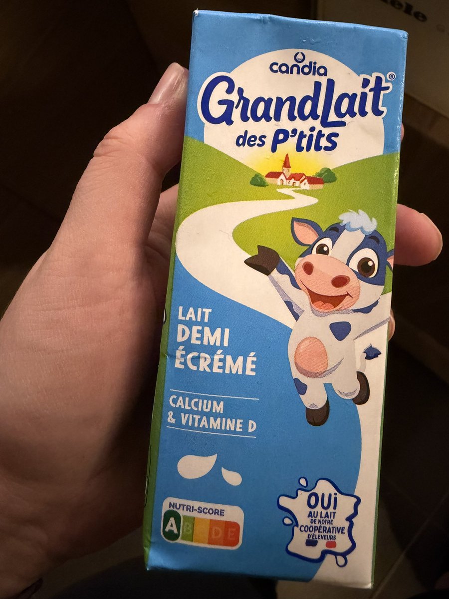 Topiramatee's tweet photo. Depuis le temps que j’attendais qu’ils sortent des petites briques de lait format 20 cl mais NATURE…. ILS L’ONT ENFIN FAIT !!! 👌🏻 https://t.co/nkWZjbMSA9