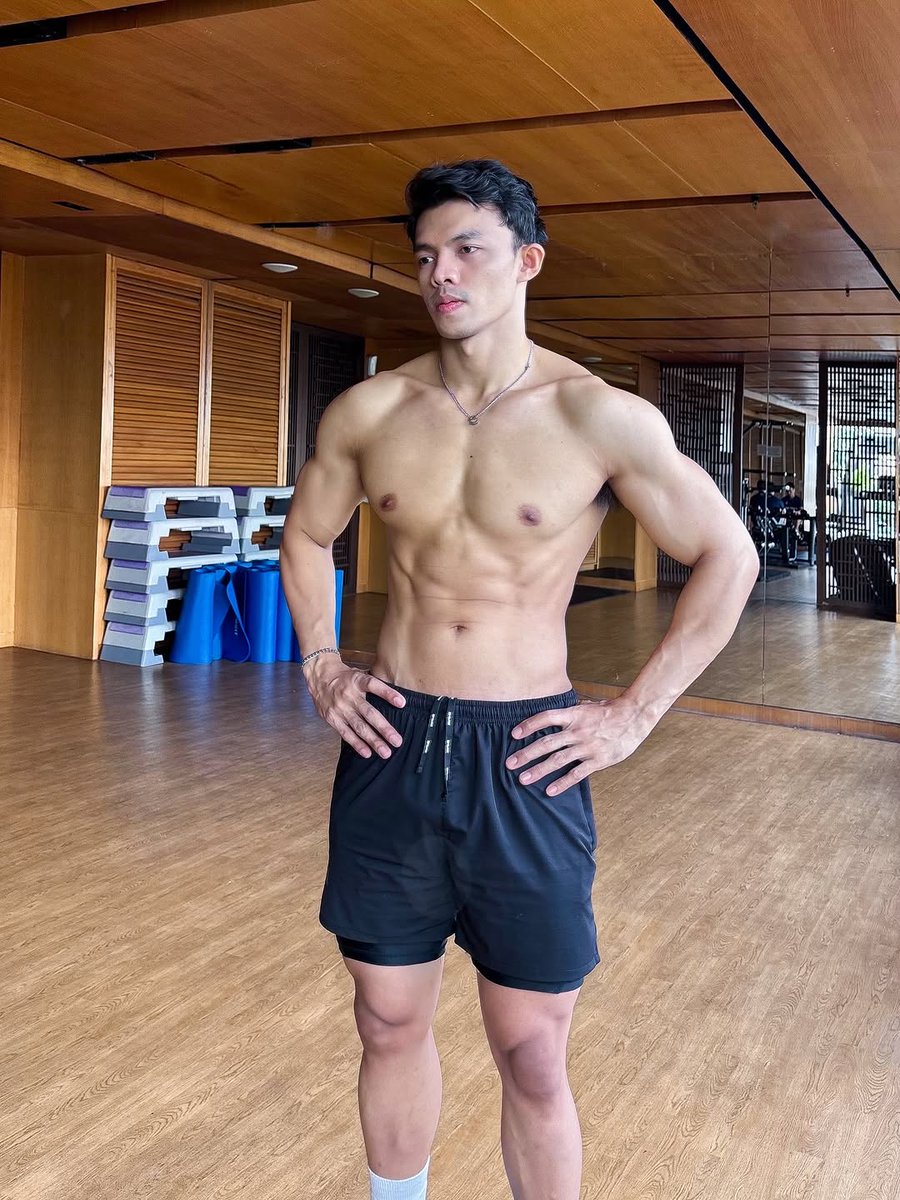 shirtlesszone's tweet photo. sc: limsonsandy https://t.co/g2hKgRgdvT