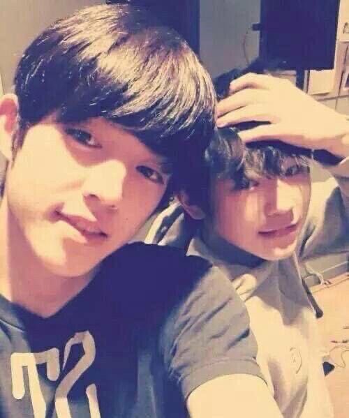 voboyeobo's tweet photo. จีชอลเซลฟี่ด้วยกันล่าสุดคือ 7 ปีที่แล้ว นานไปมั้ย ต้องการรูปใหม่คับ @ซาวน์_ออฟ_คุปส์ 😭🙏 https://t.co/oQEwRsEMKv