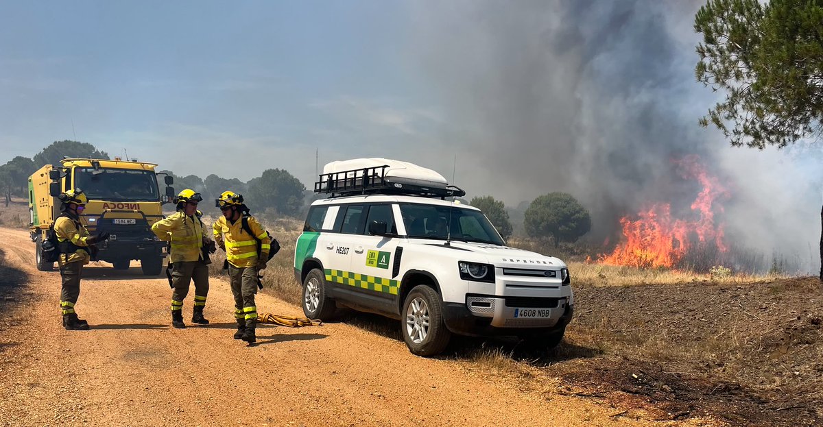 Plan_INFOCA's tweet photo. 🔴 El operativo #EMAINFOCA ha dejado el #IFLepe ESTABILIZADO con una superficie estimada en unas 50 ha, frente a las 2.300 ha que tenía como potencial en montes de utilidad pública de los pinares de Cartaya.

¡Gran noticia! Para darte las #BuenasNoches🌜 https://t.co/Q9gZjni3yj