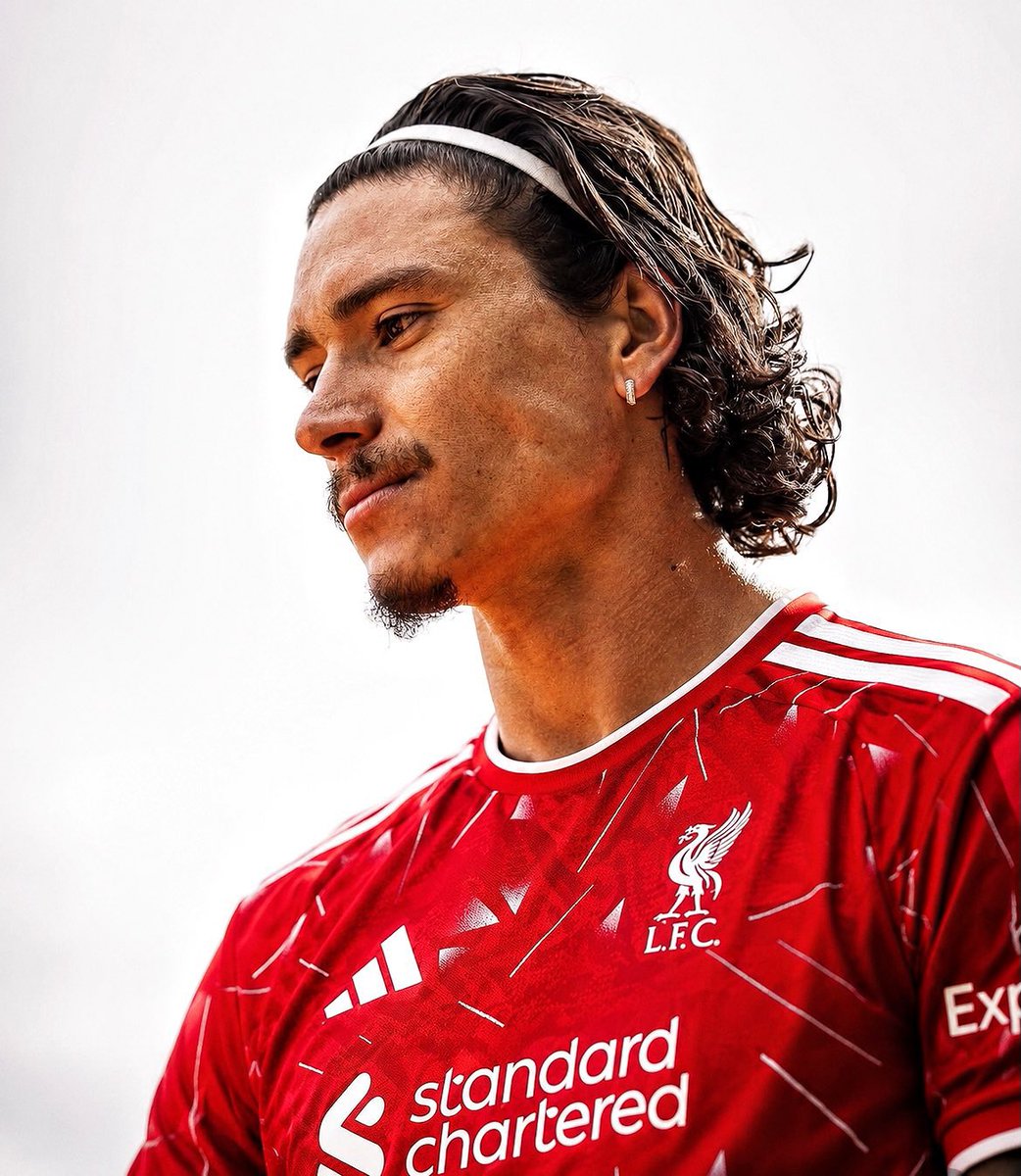Watch_LFC's tweet photo. It just feels right

#NunezBack https://t.co/G2exGh7s68