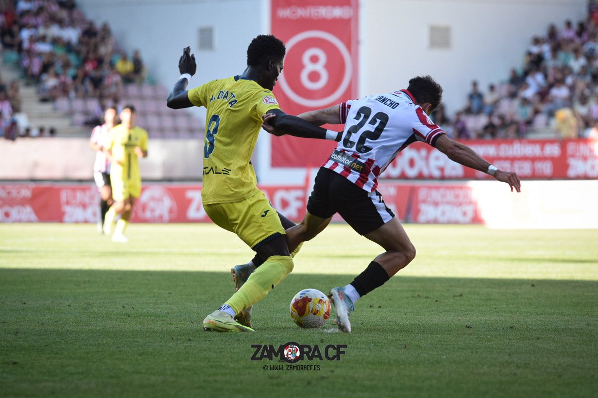 ZCFoficial's tweet photo. PLAY OFF🪖⚽️|

¡¡LO HICIMOSS!!😘♥️🤍

Victoria del Zamora CF para meterse en la final por el ascenso a segunda División (2-0)🫡🤩

⚽️⚽️Carlos Ramos 

#VamosMiZamora https://t.co/ACQXHgpIRx