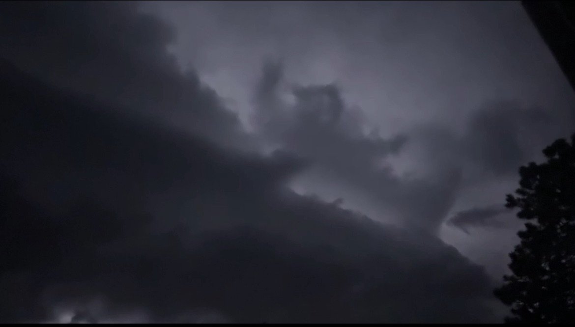 Crusty_ozzy's tweet photo. Nice little storm here in the Black Hills last night (sorry my pictures aren't the best) https://t.co/ZePPnKoe0V
