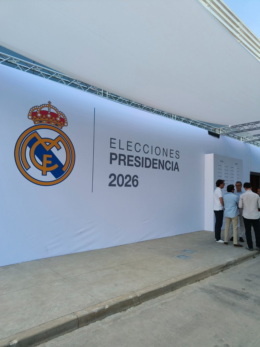 David_DCBernabe's tweet photo. 🗳️Día grande en Valdebebas, primeras elecciones en 20 años y primera vez que, como socio, he podido votar. Según me han podido decir en la mesa donde voté, la participación estaba siendo muy alta, por lo que el madridismo ha hablado, que gane el mejor! 

#realmadrid #elecciones https://t.co/d4Co77XmFI