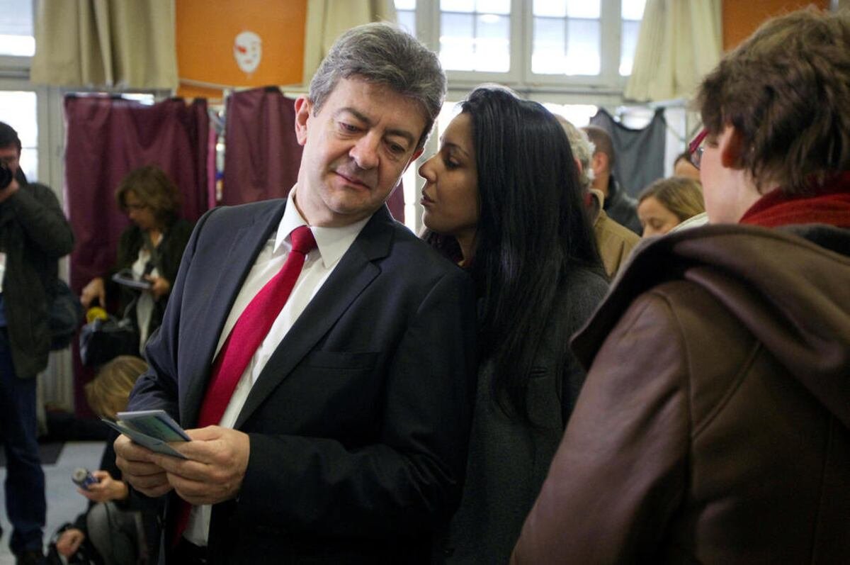 SoeurFoune's tweet photo. -Faudra que tu t'occupes des pièces jaunes si je deviens président.
-Désolée, moi je ne m'occupe que des billets verts. https://t.co/YaS9AQpjwQ
