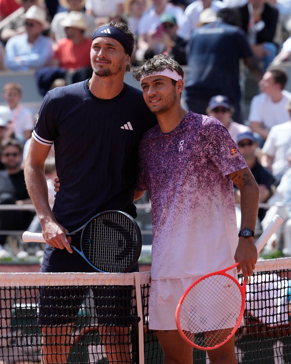 Imvaho_Nshya's tweet photo. Umudage Alexander Zverev yegukanye Irushanwa rya French Open mu bagabo nyuma yo gutsinda Umutaliyani Flavio Cobolli amaseti 3-2 (6-1, 4-6, 6-4, 6-7, 6-1), iba iya mbere atwaye mu mateka ye.

Inkuru irambuye ⤵️
➡️:https://t.co/QCa82bT7qc https://t.co/T8q3Y20BUg
