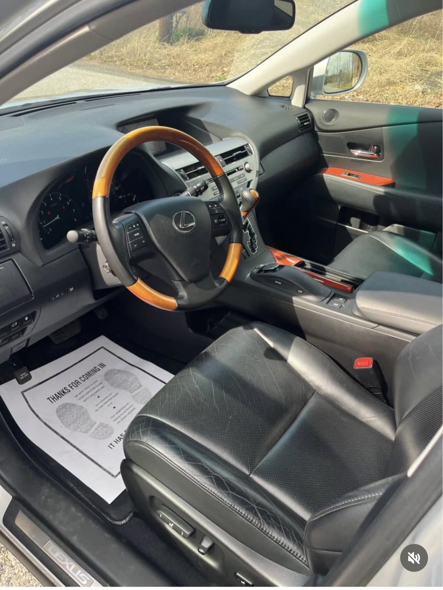 dharmieKING's tweet photo. 2011 Lexus RX350.  19 million naira ✅ https://t.co/oFo2JyYb4C