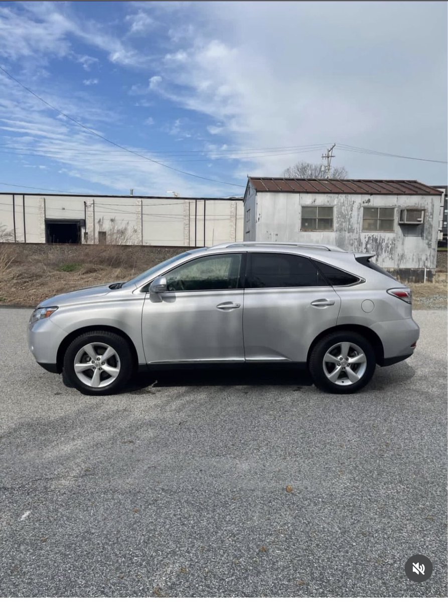 dharmieKING's tweet photo. 2011 Lexus RX350.  19 million naira ✅ https://t.co/oFo2JyYb4C